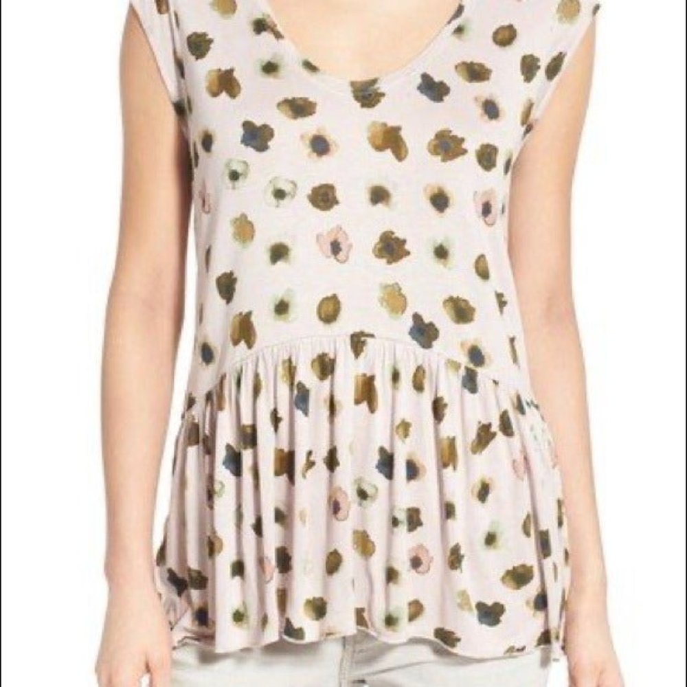 🍄Hinge flutter hem top size M
